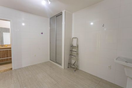 Casa à venda com 250m², 6 quartos e 3 vagasCasa 1 - área de serviço 