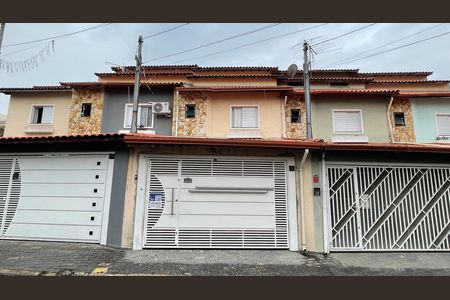 Casa de condomínio à venda com 99m², 3 quartos e 2 vagas Casa de condomínio à venda com 99m², 3 quartos e 2 vagasFachada+Placa