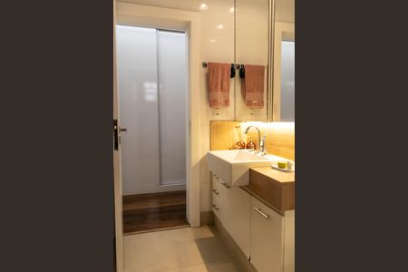 Casa à venda com 1080m², 4 quartos e 7 vagas Casa à venda com 1080m², 4 quartos e 7 vagasBanheiro da Suíte 3