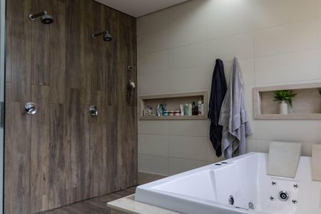 Casa à venda com 1080m², 4 quartos e 7 vagas Casa à venda com 1080m², 4 quartos e 7 vagasBanheiro da Suíte 1