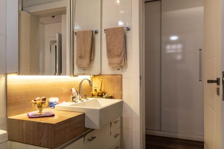 Casa à venda com 1080m², 4 quartos e 7 vagas Casa à venda com 1080m², 4 quartos e 7 vagasBanheiro da Suíte 4