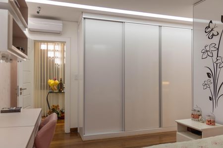 Casa à venda com 1080m², 4 quartos e 7 vagas Casa à venda com 1080m², 4 quartos e 7 vagasSuíte 3