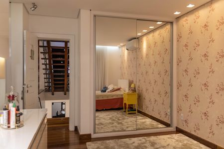Casa à venda com 1080m², 4 quartos e 7 vagas Casa à venda com 1080m², 4 quartos e 7 vagasSuíte 4