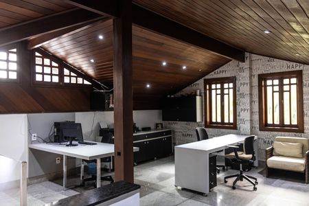 Casa à venda com 1080m², 4 quartos e 7 vagas Casa à venda com 1080m², 4 quartos e 7 vagasEscritório