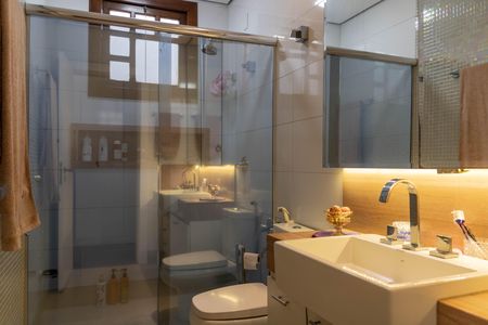 Casa à venda com 1080m², 4 quartos e 7 vagas Casa à venda com 1080m², 4 quartos e 7 vagasBanheiro da Suíte 4
