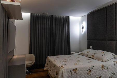 Casa à venda com 1080m², 4 quartos e 7 vagas Casa à venda com 1080m², 4 quartos e 7 vagasSuíte 2