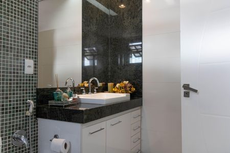 Casa à venda com 1080m², 4 quartos e 7 vagas Casa à venda com 1080m², 4 quartos e 7 vagasBanheiro da Suíte 2