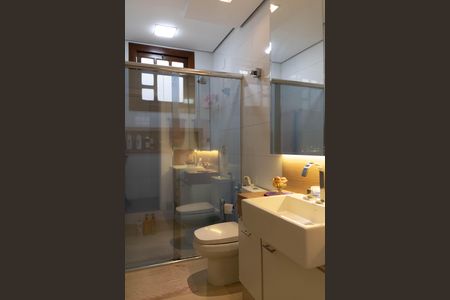 Casa à venda com 1080m², 4 quartos e 7 vagas Casa à venda com 1080m², 4 quartos e 7 vagasBanheiro da Suíte 4