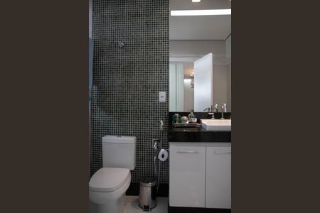 Casa à venda com 1080m², 4 quartos e 7 vagas Casa à venda com 1080m², 4 quartos e 7 vagasBanheiro da Suíte 2