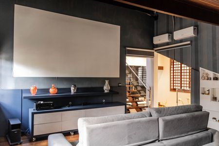 Casa à venda com 1080m², 4 quartos e 7 vagas Casa à venda com 1080m², 4 quartos e 7 vagasHome Theather