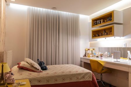 Casa à venda com 1080m², 4 quartos e 7 vagas Casa à venda com 1080m², 4 quartos e 7 vagasSuíte 4
