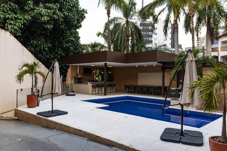 Casa à venda com 1080m², 4 quartos e 7 vagas Casa à venda com 1080m², 4 quartos e 7 vagasPiscina