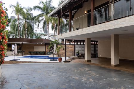 Casa à venda com 1080m², 4 quartos e 7 vagas Casa à venda com 1080m², 4 quartos e 7 vagasGaragem