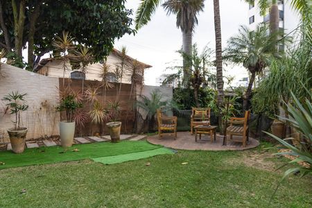 Casa à venda com 1080m², 4 quartos e 7 vagas Casa à venda com 1080m², 4 quartos e 7 vagasJardim
