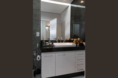 Casa à venda com 1080m², 4 quartos e 7 vagas Casa à venda com 1080m², 4 quartos e 7 vagasBanheiro da Suíte 2