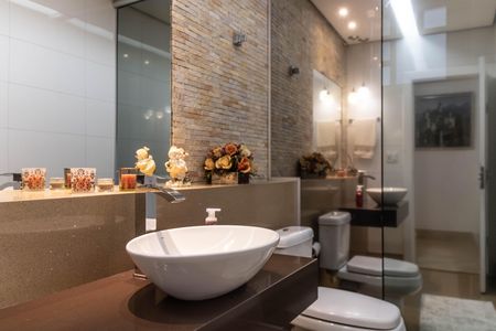 Casa à venda com 1080m², 4 quartos e 7 vagas Casa à venda com 1080m², 4 quartos e 7 vagasBanheiro Social