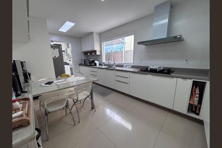 Casa de condomínio à venda com 269m², 3 quartos e 4 vagasCozinha