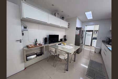 Casa de condomínio à venda com 269m², 3 quartos e 4 vagasCozinha