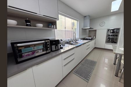 Casa de condomínio à venda com 269m², 3 quartos e 4 vagasCozinha