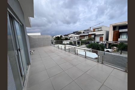 Casa de condomínio à venda com 269m², 3 quartos e 4 vagasVaranda