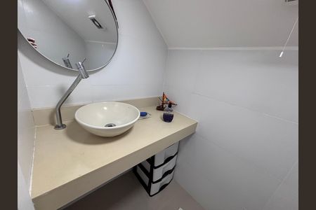 Casa de condomínio à venda com 269m², 3 quartos e 4 vagasLavabo