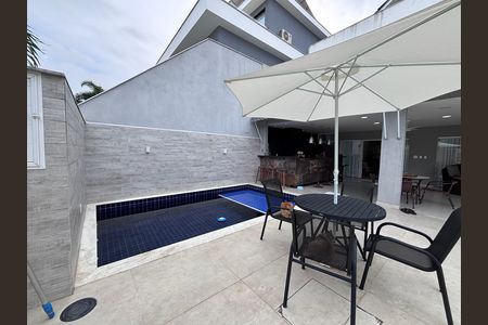 Casa de condomínio à venda com 269m², 3 quartos e 4 vagasPiscina