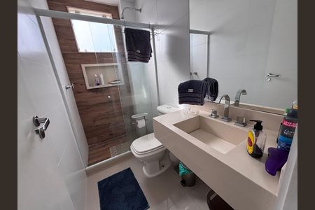 Casa de condomínio à venda com 269m², 3 quartos e 4 vagasBanheiro do Quarto 1