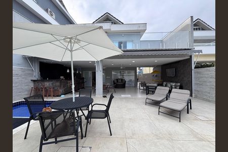 Casa de condomínio à venda com 269m², 3 quartos e 4 vagasPiscina