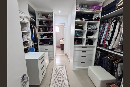 Casa de condomínio à venda com 269m², 3 quartos e 4 vagasCloset do quarto 2