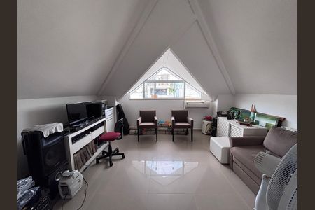 Casa de condomínio à venda com 269m², 3 quartos e 4 vagasSótão 