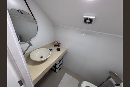 Casa de condomínio à venda com 269m², 3 quartos e 4 vagasLavabo