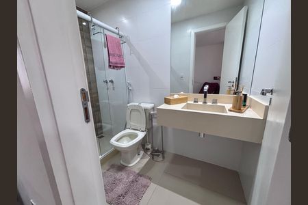 Casa de condomínio à venda com 269m², 3 quartos e 4 vagasBanheiro