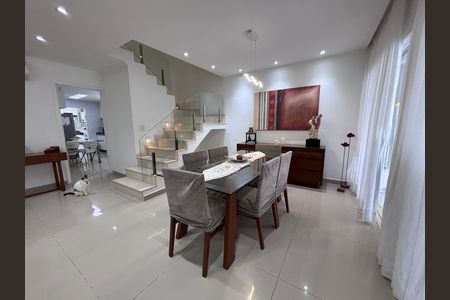 Casa de condomínio à venda com 269m², 3 quartos e 4 vagasSala