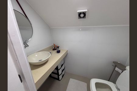 Casa de condomínio à venda com 269m², 3 quartos e 4 vagasLavabo