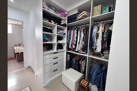 Casa de condomínio à venda com 269m², 3 quartos e 4 vagasCloset do quarto 2