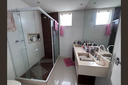 Casa de condomínio à venda com 269m², 3 quartos e 4 vagasBanheiro do Quarto 2