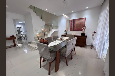 Casa de condomínio à venda com 269m², 3 quartos e 4 vagasSala