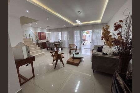 Sala de casa de condomínio à venda com 3 quartos, 269m² em Vargem Grande, Rio de Janeiro