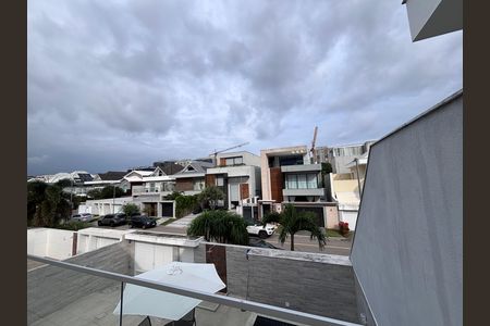 Casa de condomínio à venda com 269m², 3 quartos e 4 vagasVaranda