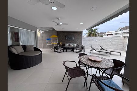 Casa de condomínio à venda com 269m², 3 quartos e 4 vagasÁrea externa
