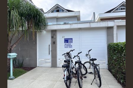 Casa de condomínio à venda com 269m², 3 quartos e 4 vagasFachada