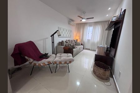 Casa de condomínio à venda com 269m², 3 quartos e 4 vagasSala