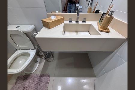 Casa de condomínio à venda com 269m², 3 quartos e 4 vagasBanheiro