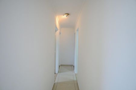 Corredor de apartamento para alugar com 3 quartos, 76m² em Vila Suzana, São Paulo