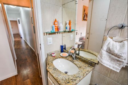 Apartamento à venda com 140m², 2 quartos e 2 vagas Apartamento à venda com 140m², 2 quartos e 2 vagasBanheiro da Suíte