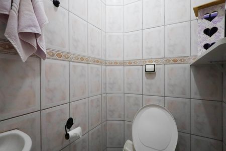 Casa à venda com 114m², 5 quartos e 2 vagasLavabo casa 1