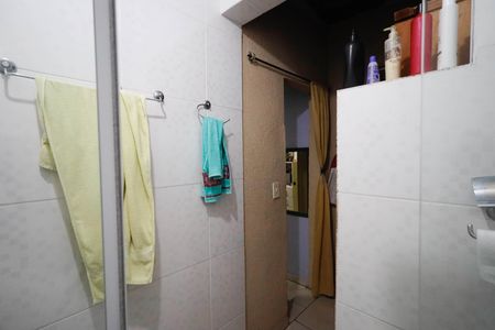 Casa à venda com 114m², 5 quartos e 2 vagasBnaheiro 3 casa 1