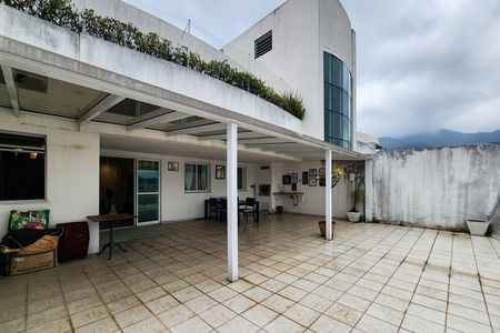 Apartamento à venda com 161m², 2 quartos e 1 vaga Apartamento à venda com 161m², 2 quartos e 1 vagaVaranda