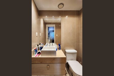 Apartamento à venda com 161m², 2 quartos e 1 vaga Apartamento à venda com 161m², 2 quartos e 1 vagaBanheiro da Suíte