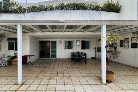 Apartamento à venda com 161m², 2 quartos e 1 vaga Apartamento à venda com 161m², 2 quartos e 1 vagaVaranda